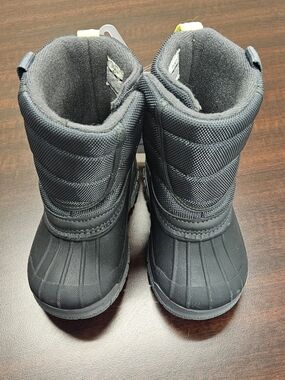 OshKosh B'gosh Kids Gray Waterproof Snow Boots